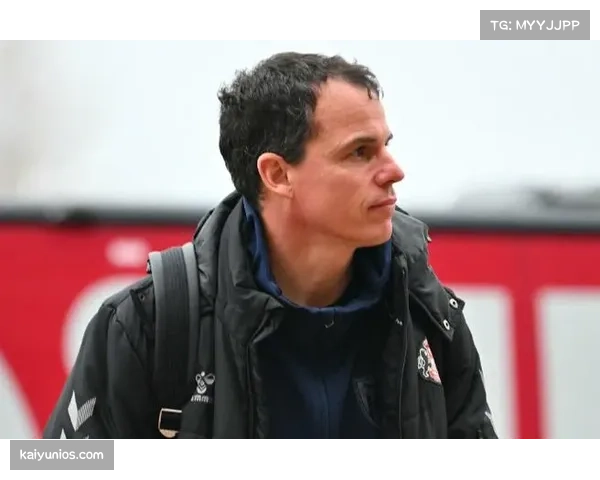 桑德兰反击发起点 海特勒伊达休姆边后卫持球推进能力 桑德兰反击发起点 海特勒伊达休姆边后卫持球推进能力